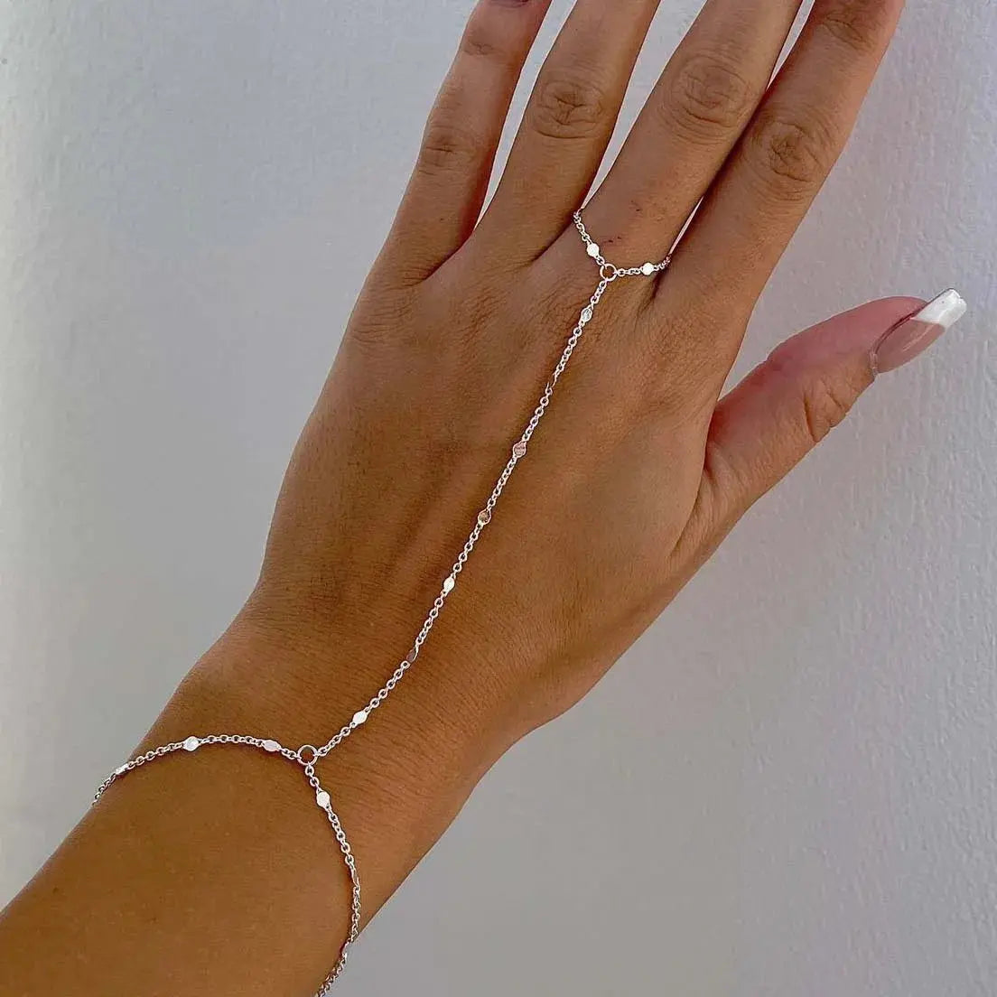 ⭐ Winter Crystal Flower Bracelet – Elegant Rhinestone Design